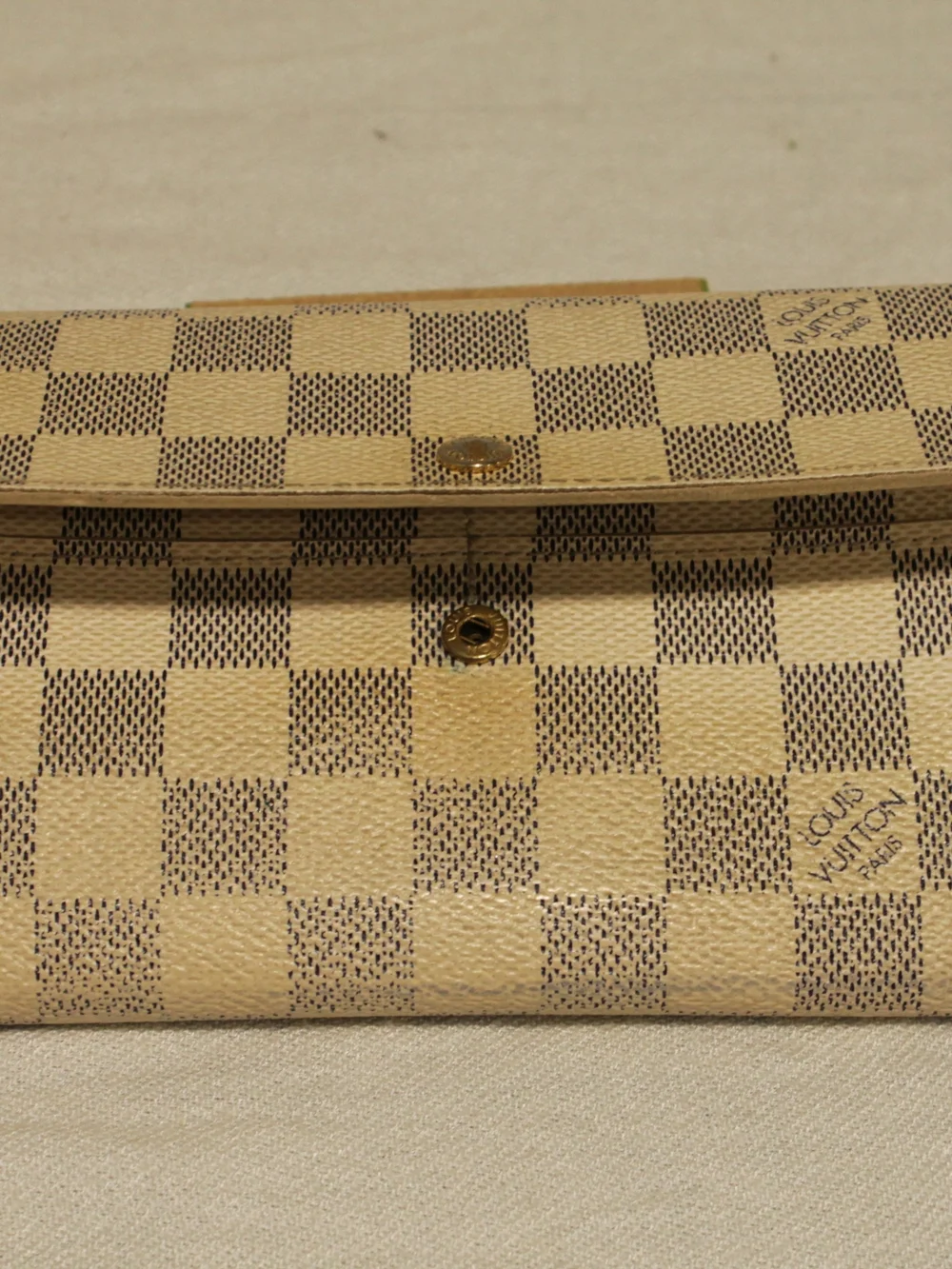 Louis Vuitton elegant louis